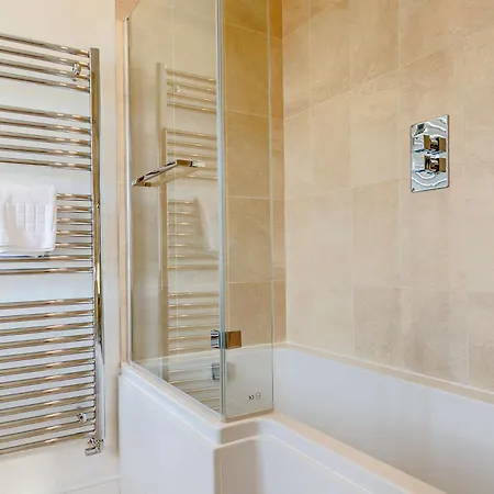 2 Bed In Langtoft 82339 Holiday home *