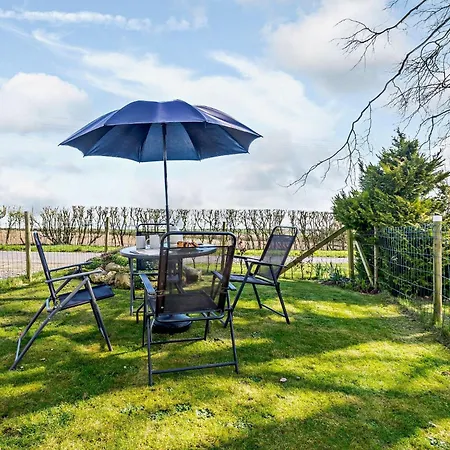 Holiday home 2 Bed In Langtoft 82339 Weaverthorpe