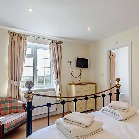 2 Bed In Langtoft 82339 Holiday home Weaverthorpe
